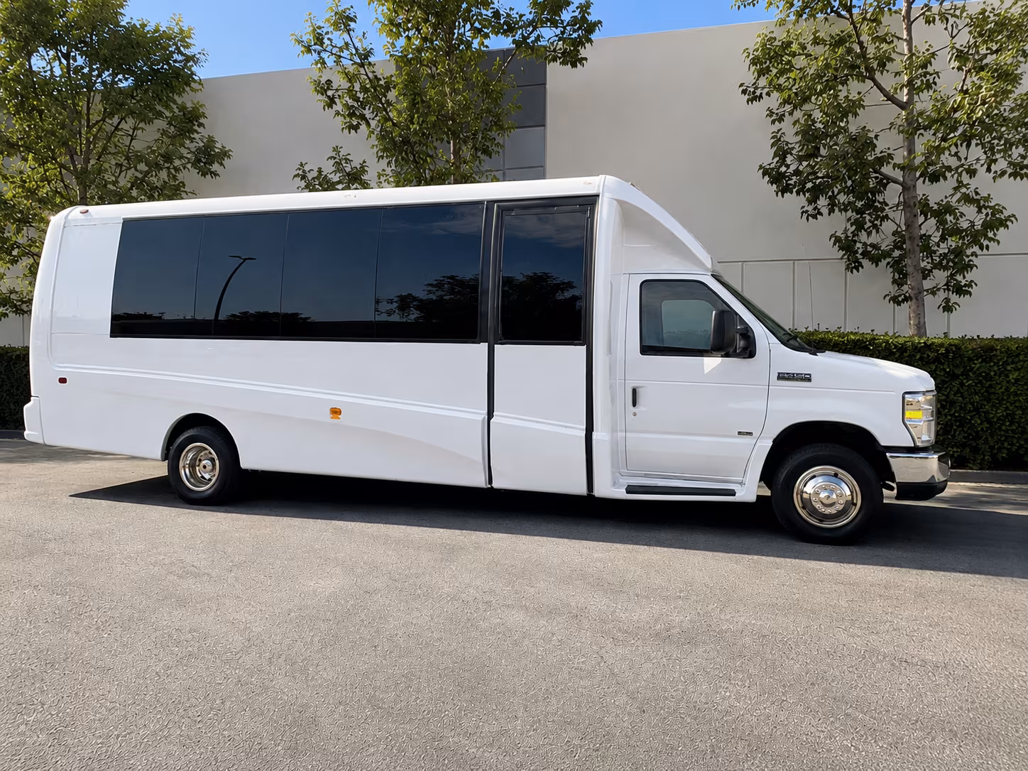 minibus rentals for roswell elementary and middle school day trips