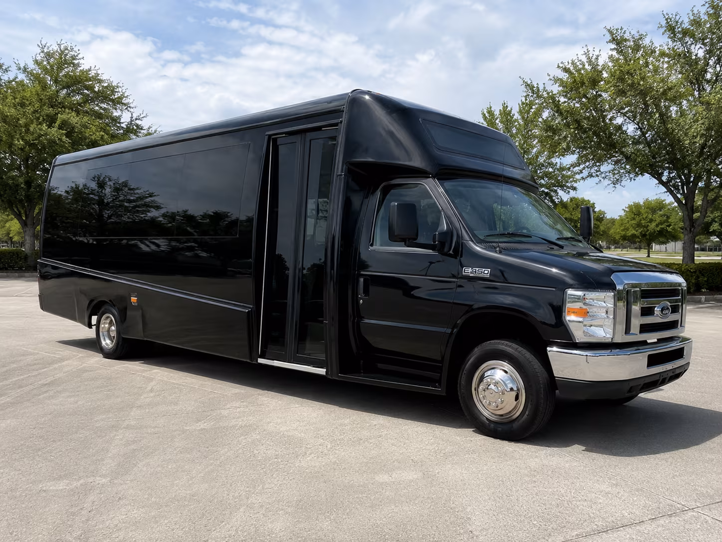 minibus rentals for small group winery visits near roswell