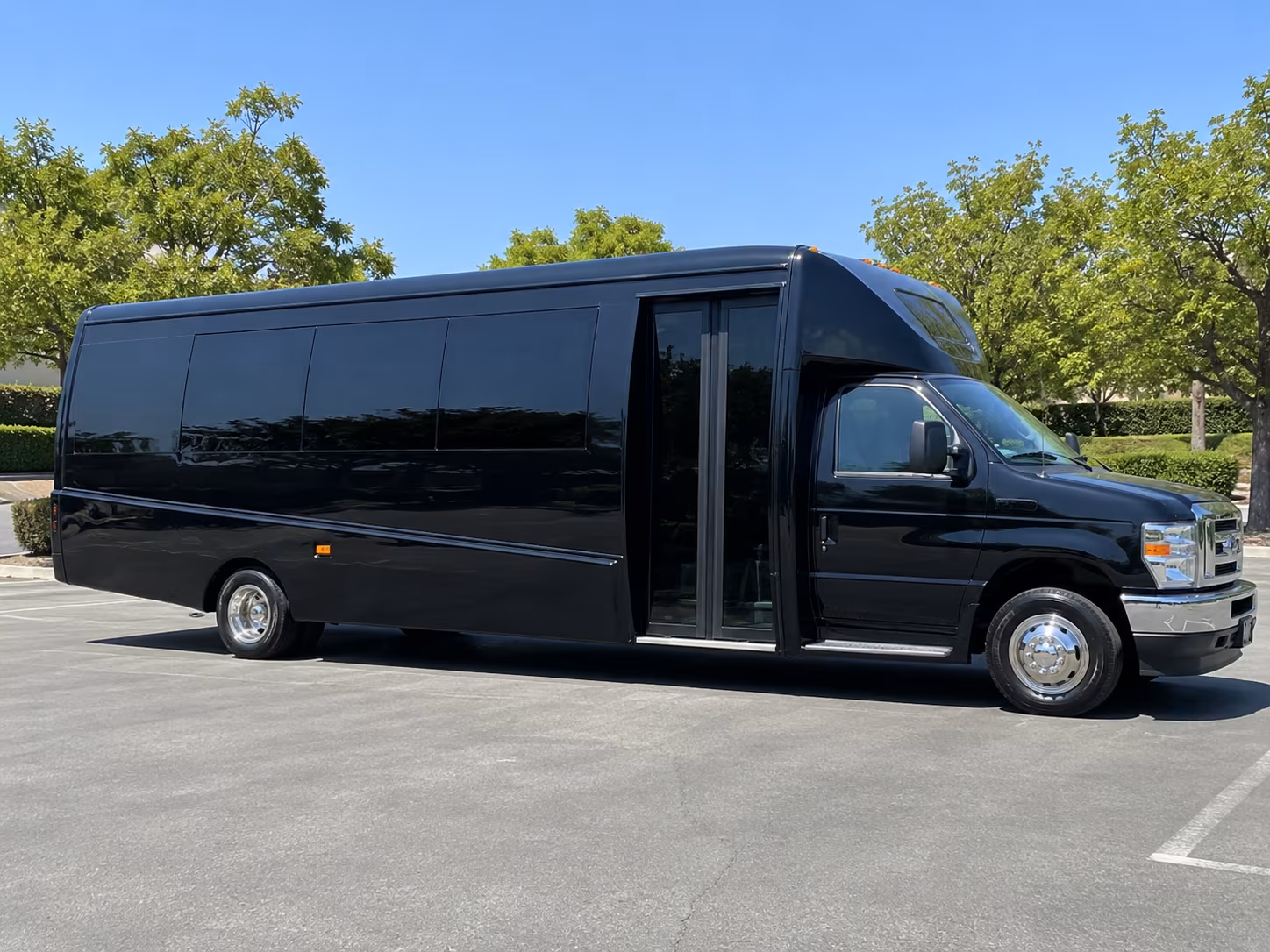 minibuses for executive shuttles and small conference groups in roswell