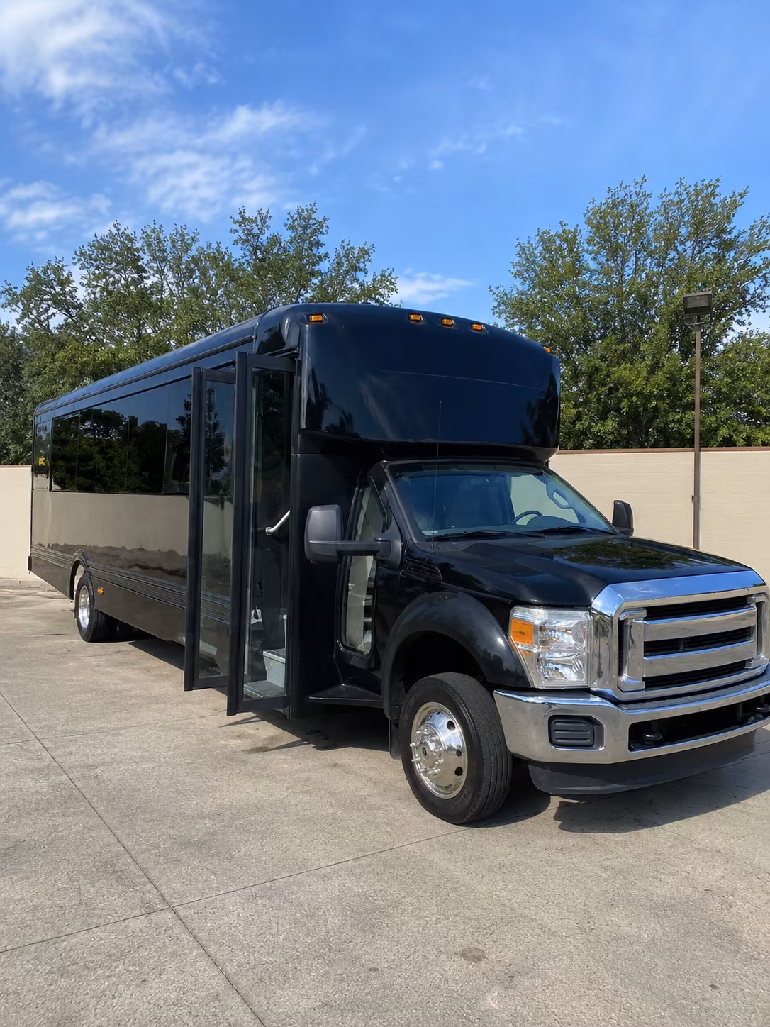 roswell 20 passenger party bus