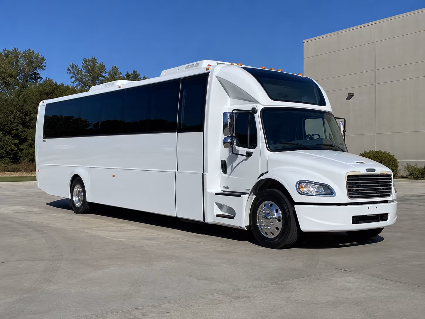 roswell 28 passenger party bus